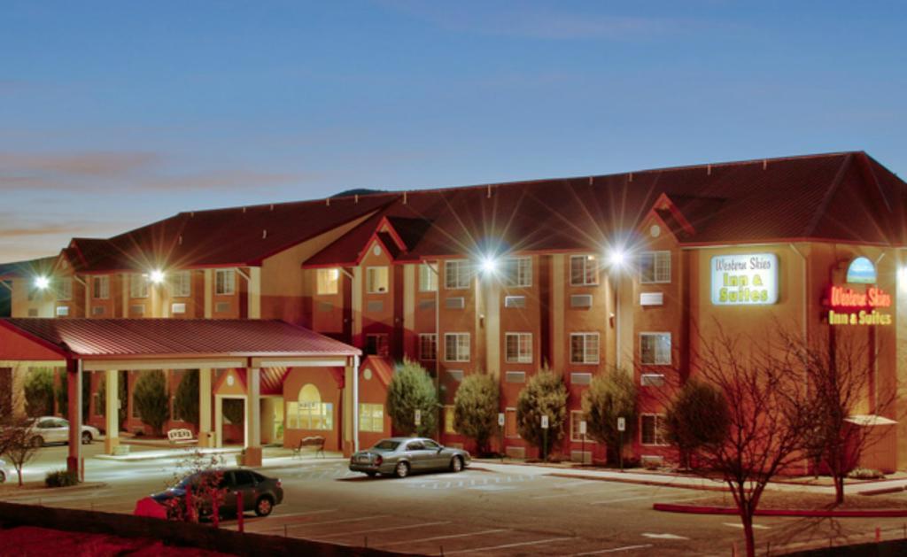 Western Skies Inn & Suites Los Lunas Exterior photo